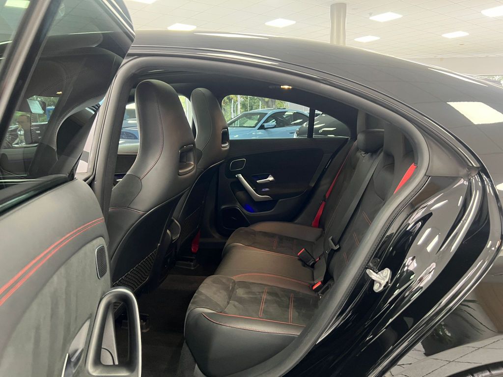 Mercedes-Benz CLA 35 AMG 4Matic*LED*PANO*BURMESTER*MBUX*KAM*