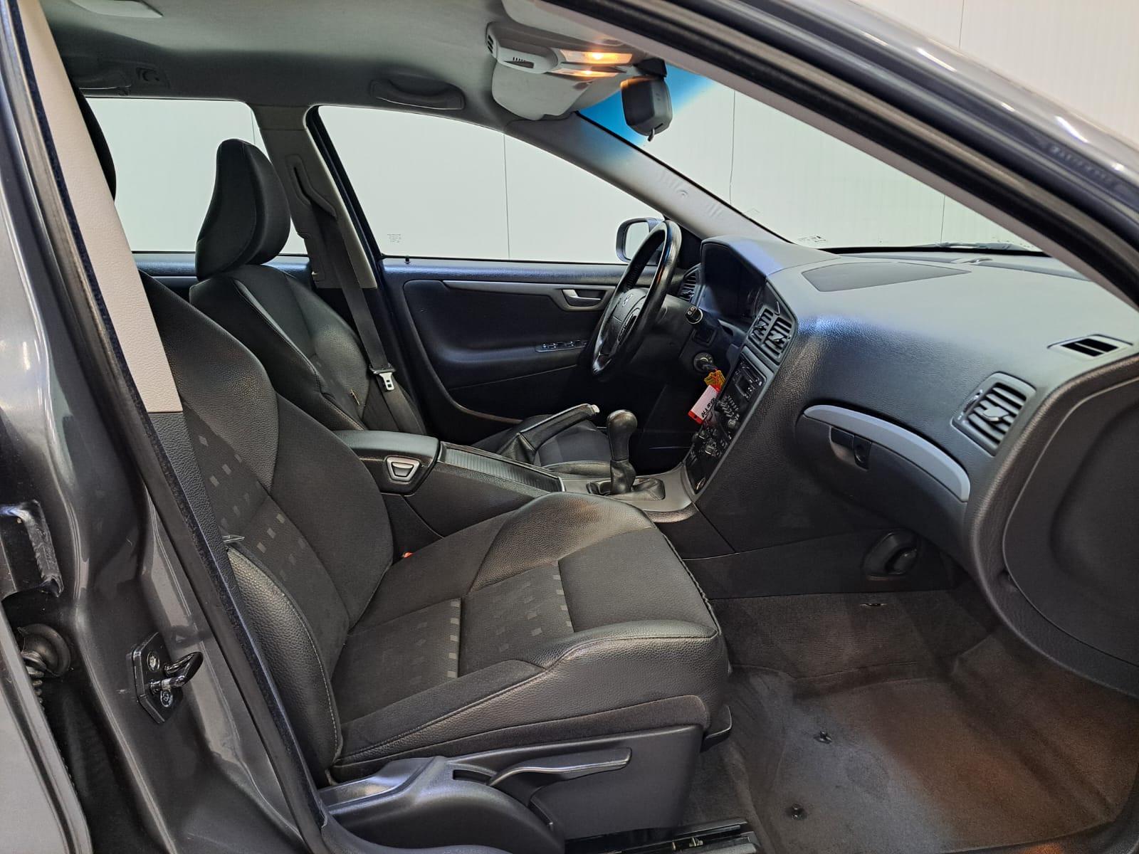 Volvo V70 2006 — photo 14