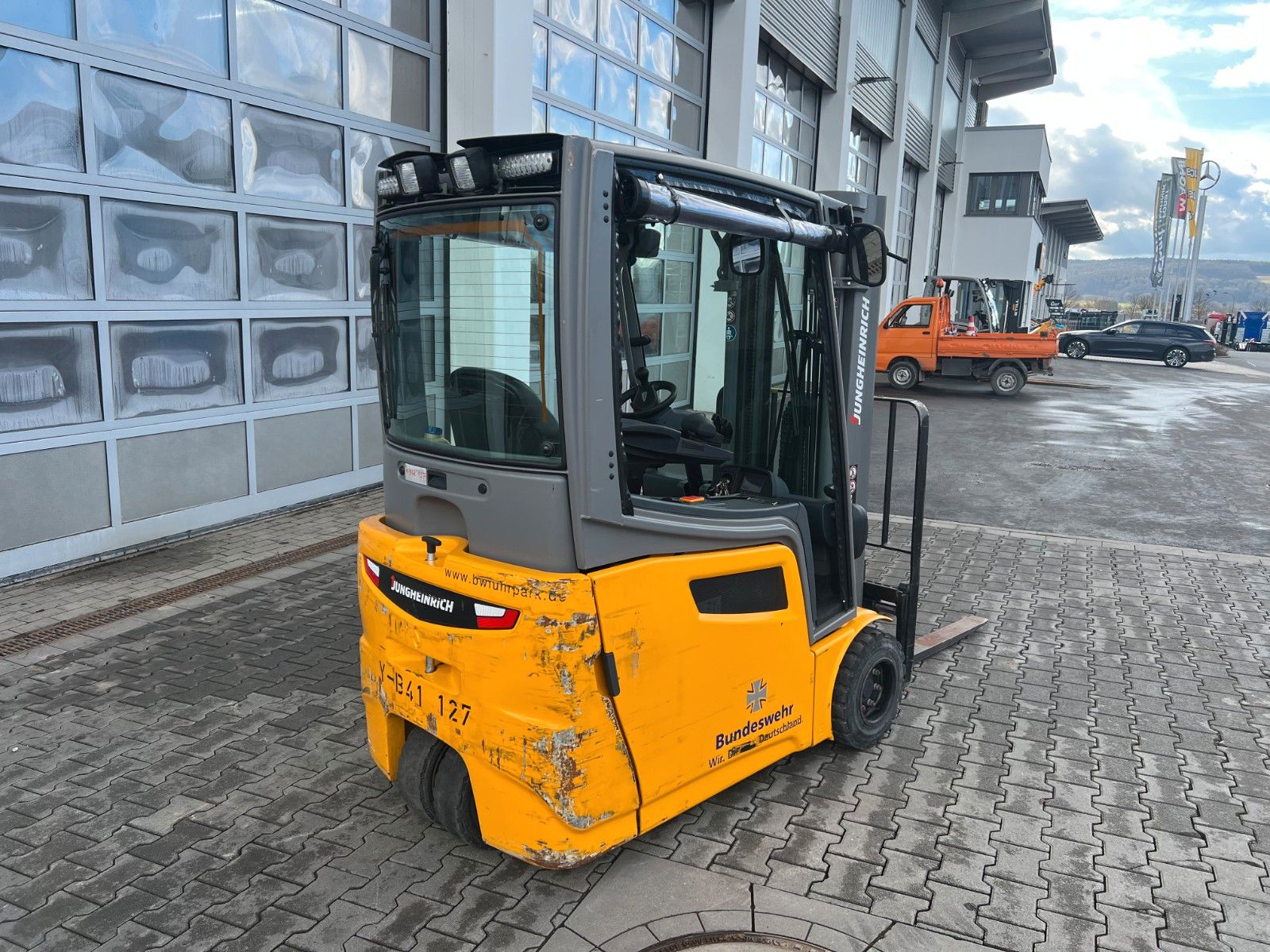 Fahrzeugabbildung Jungheinrich EFG 218 / Triplex 4.30m / SS / nur 1.738h