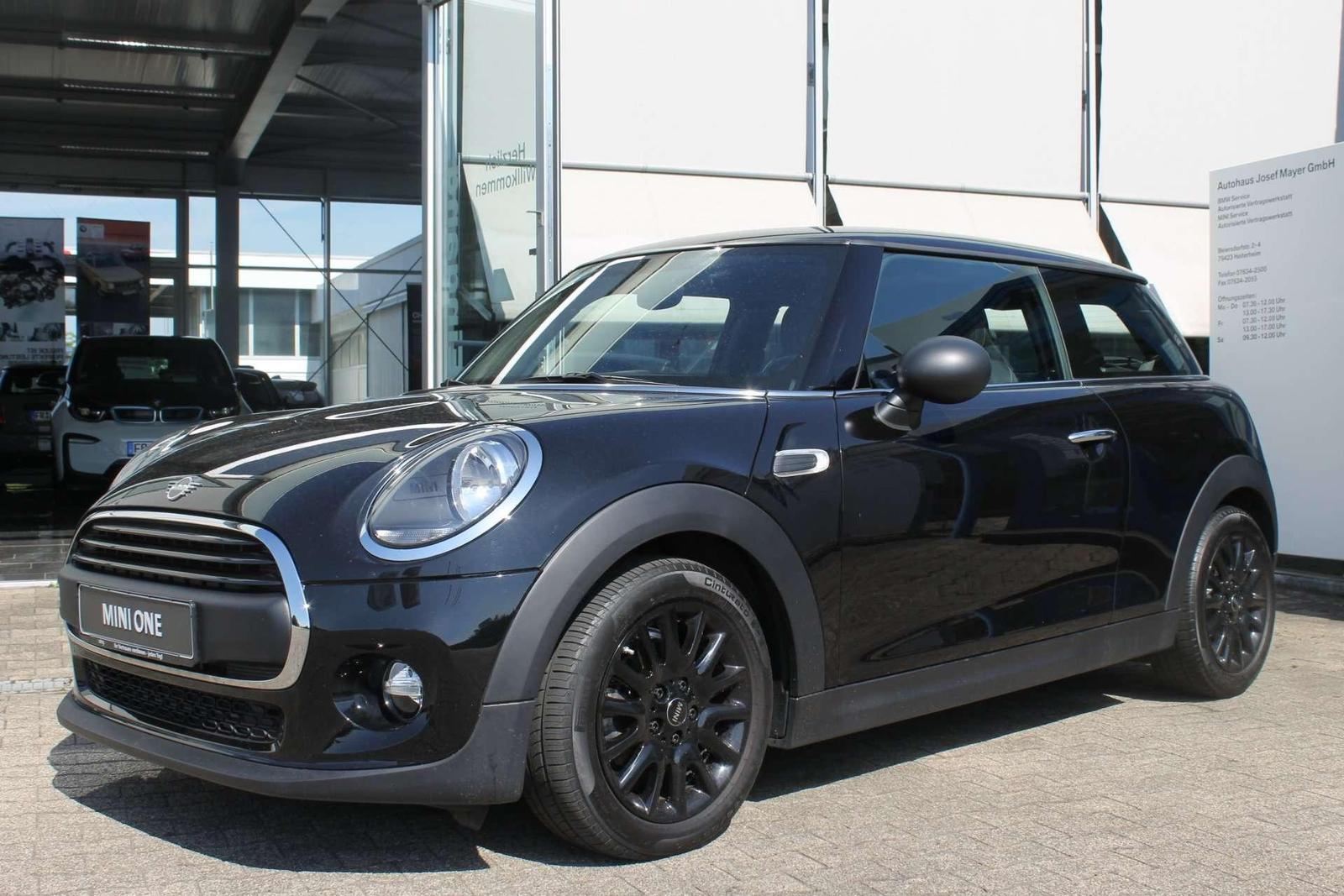 MINI One Mini 3-trg. (F56), Blackyard