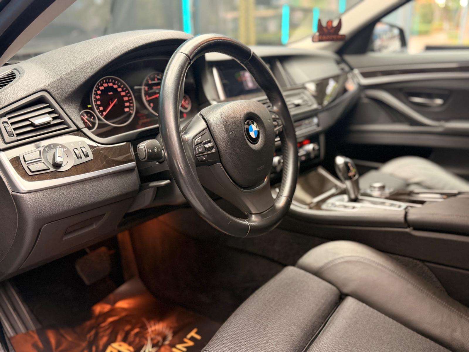 BMW 520 Limousine 520 i/Xenon/Leder/Navi/CarPlay
