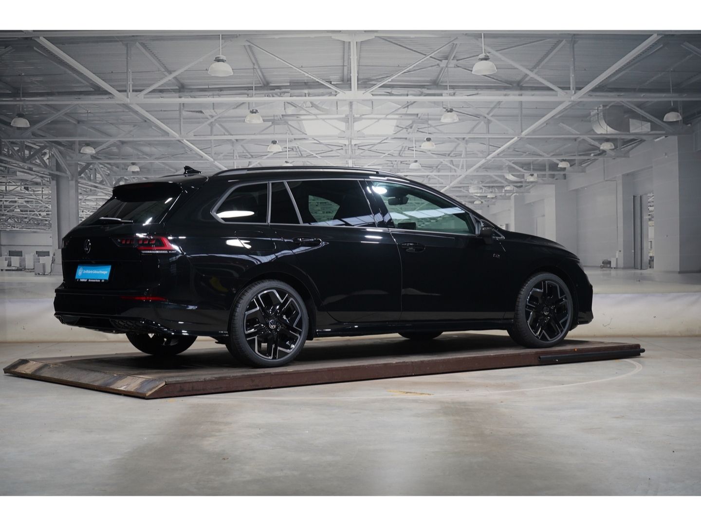 Volkswagen Golf Variant R-Line 1.5 eTSI DSG AHK Matrix Pano foto 3
