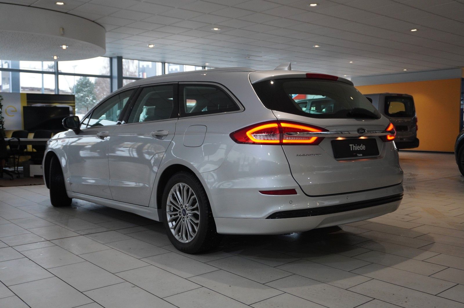 Fahrzeugabbildung Ford Mondeo Turnier 2.0 TITANIUM NAVI/LED/SPORT/DAB+