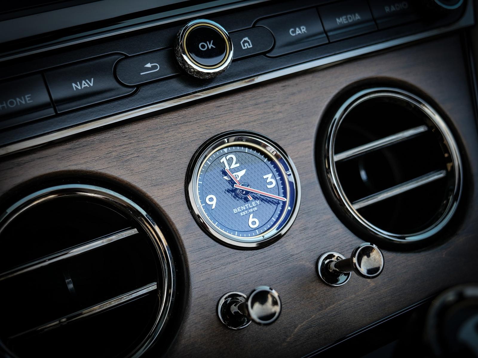Bentley Continental GTC S Touring Spec, Rotating Display