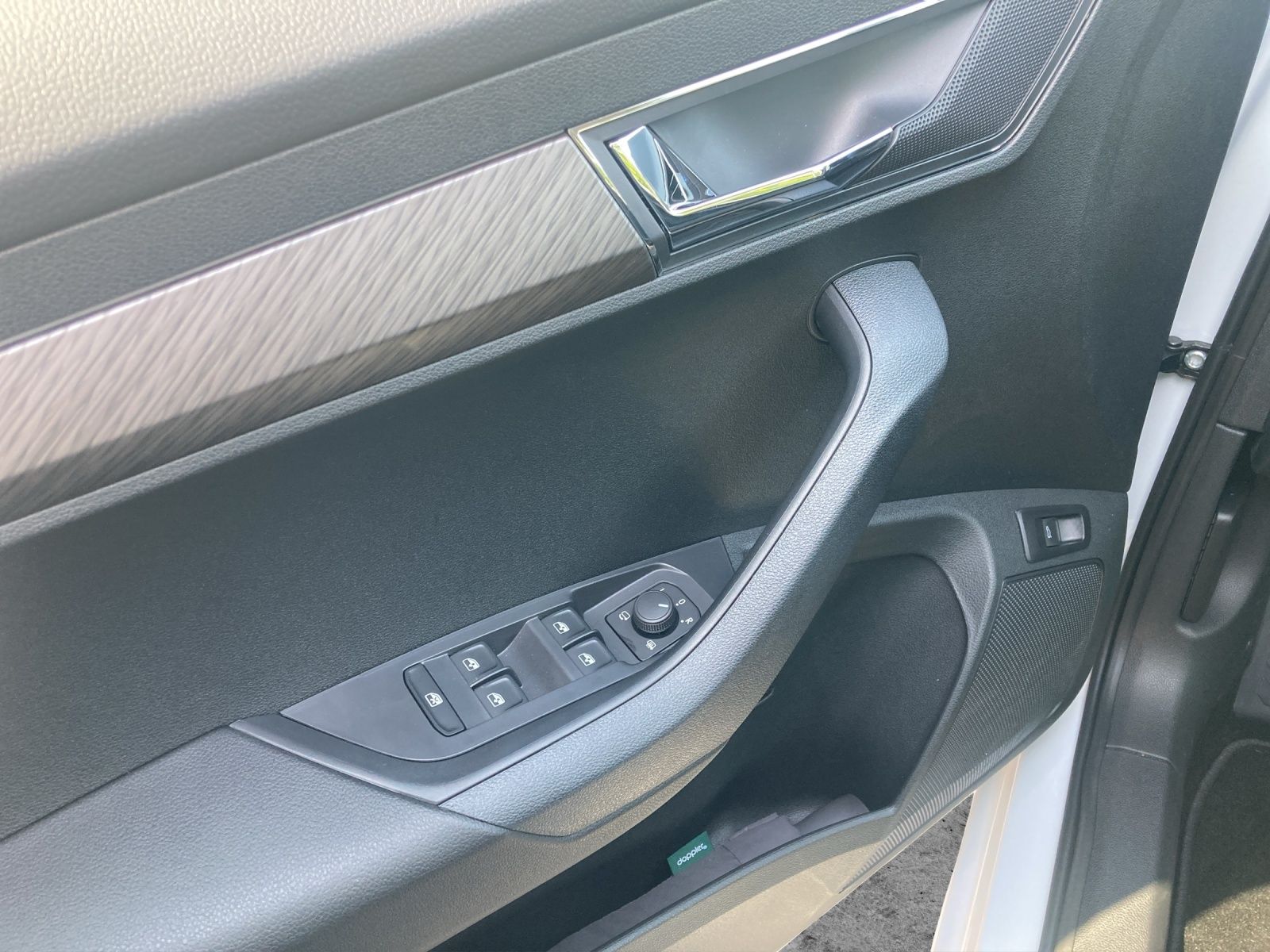 Fahrzeugabbildung SKODA Karoq TOUR TSI DSG LED, AHZV, Digital Cockpit