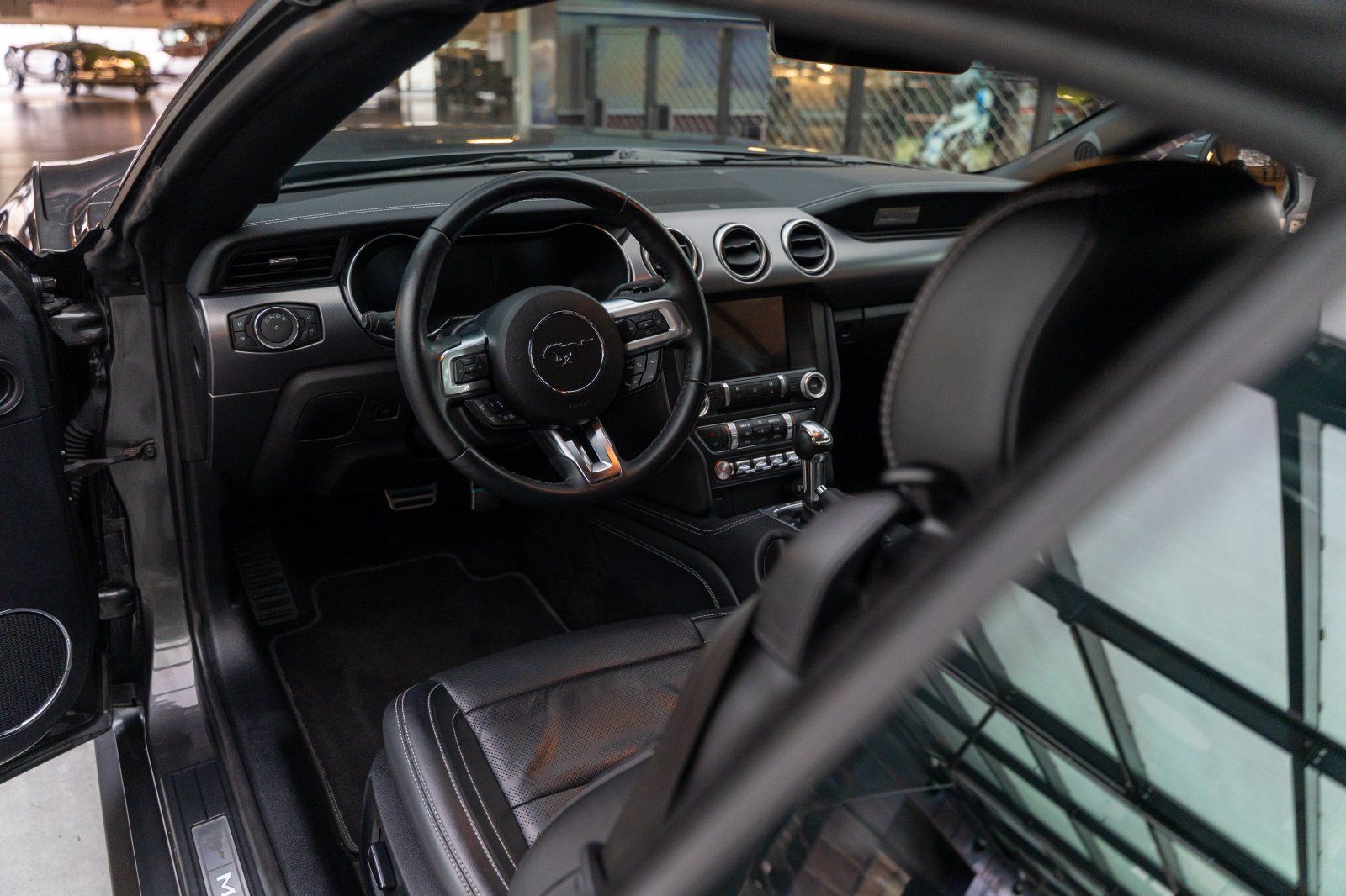 FORD Mustang (Mustang GT 5.0 Convertible COC/Navi/B&O/Sitzhzg)