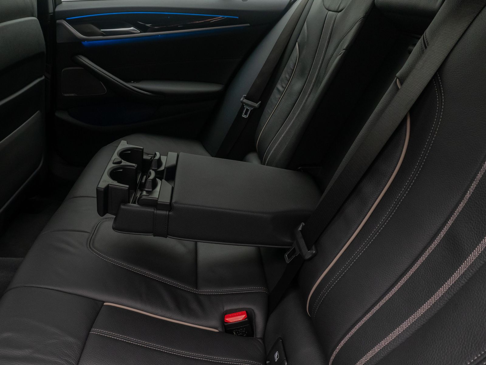 Fahrzeugabbildung BMW 530e M Sport DAB Laser H/K AHK Kamera HUD Komfor