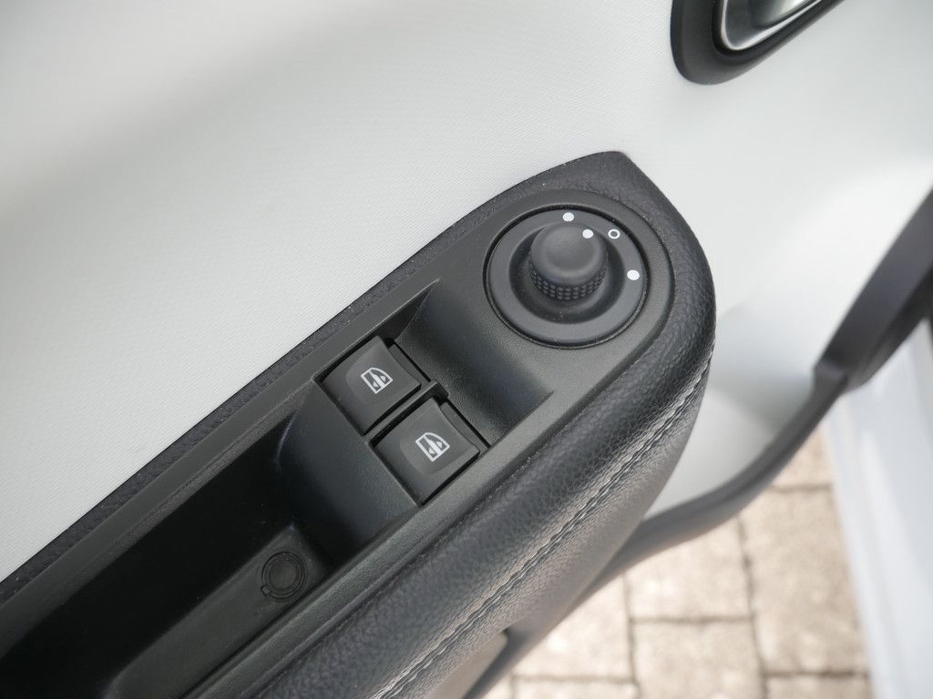 Fahrzeugabbildung Renault Twingo E-Tech KLIMA PDC SHZ RÜCKFAHRKAMERA NAVI