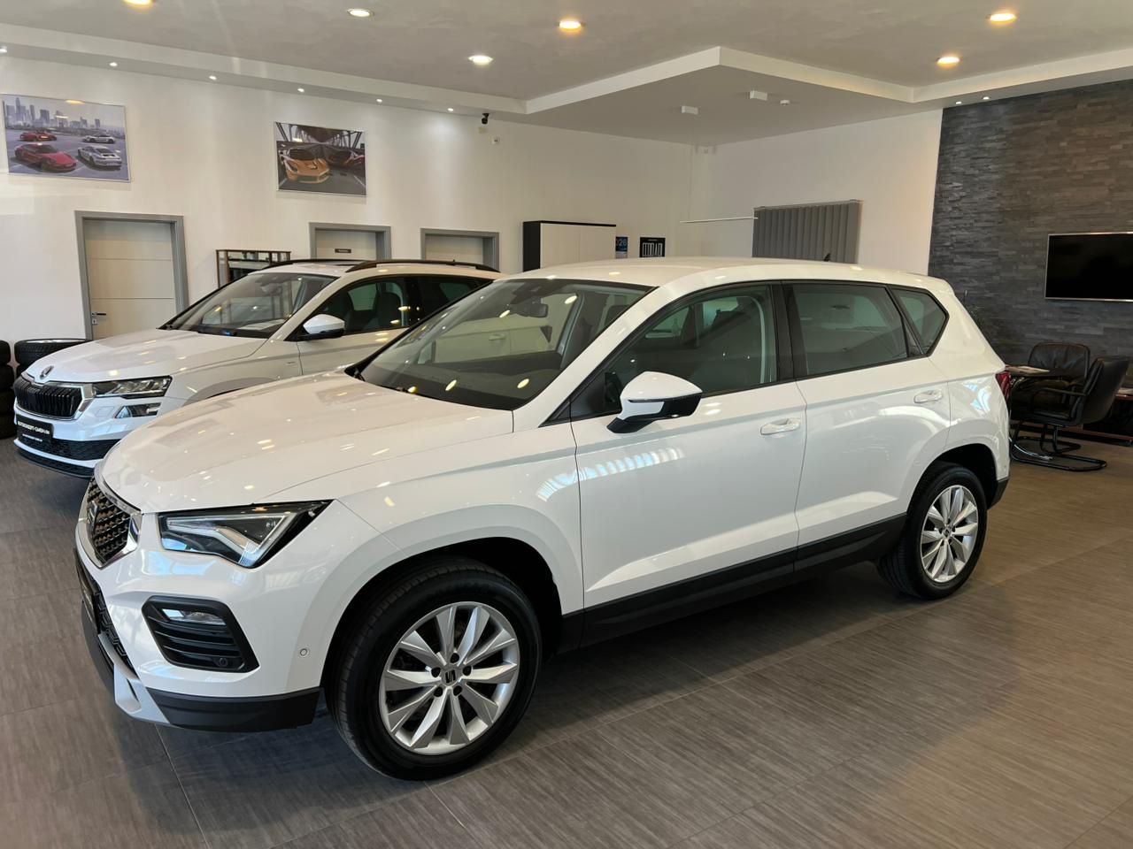 SEAT ATECA 2.0TDI*DSG*NAV*MATR*DIGI*STHZ*KAM*AHK*18"