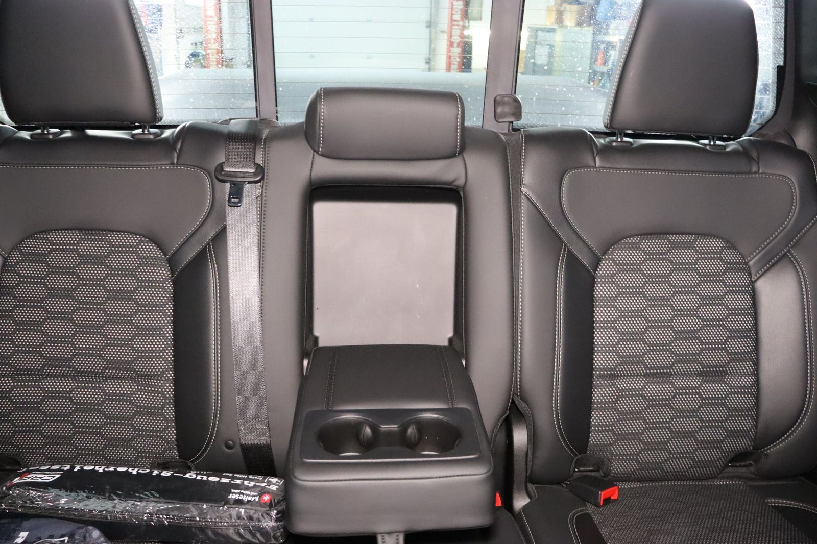 Fahrzeugabbildung Dodge Ram 1500 5.7 V8 Crew Cab Big Horn * Built to Ser