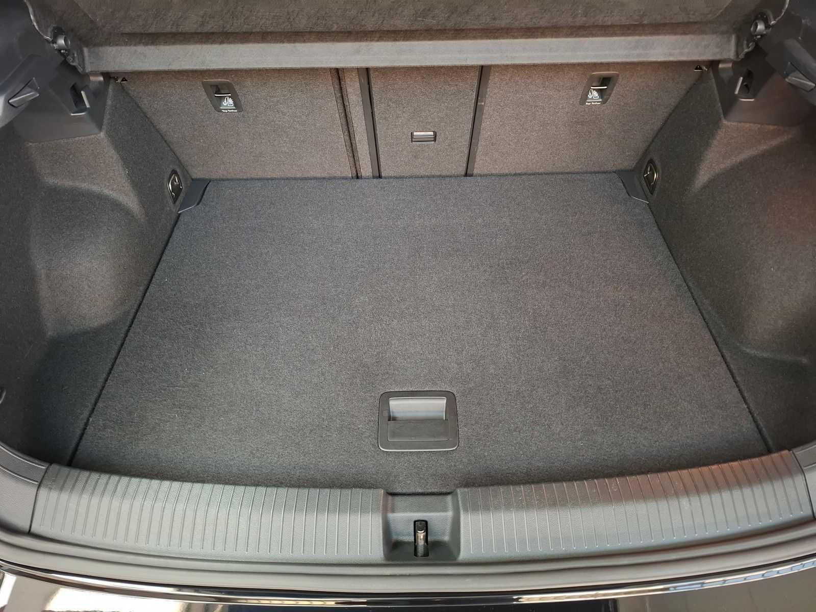 Fahrzeugabbildung Volkswagen T-Roc Life 1.0 TSI +Navi+Abg.Heckscheiben+Sitzh.