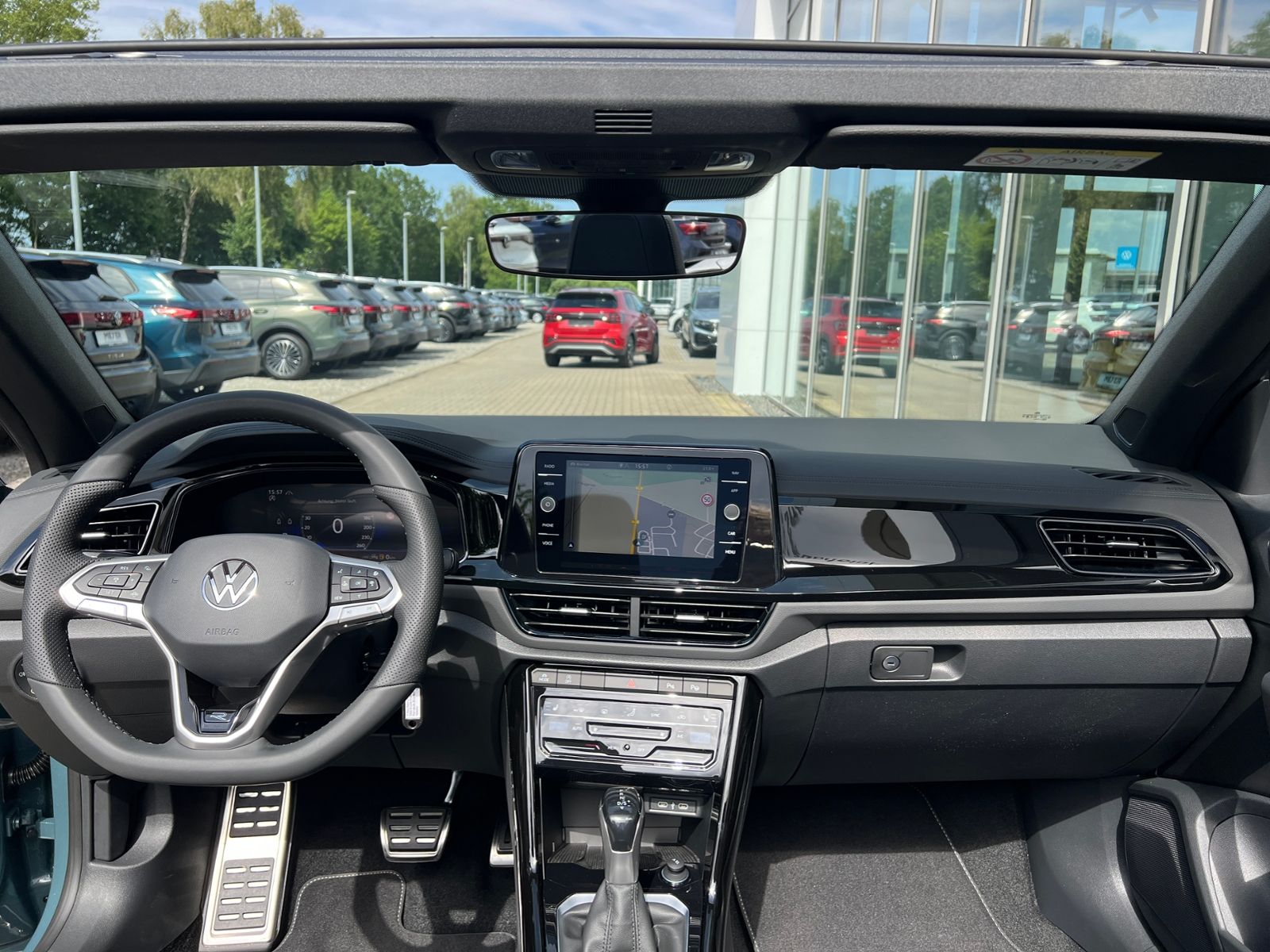 Fahrzeugabbildung Volkswagen T-Roc Cabriolet   R-Line 1.5 TSI DSG *AHK, Black