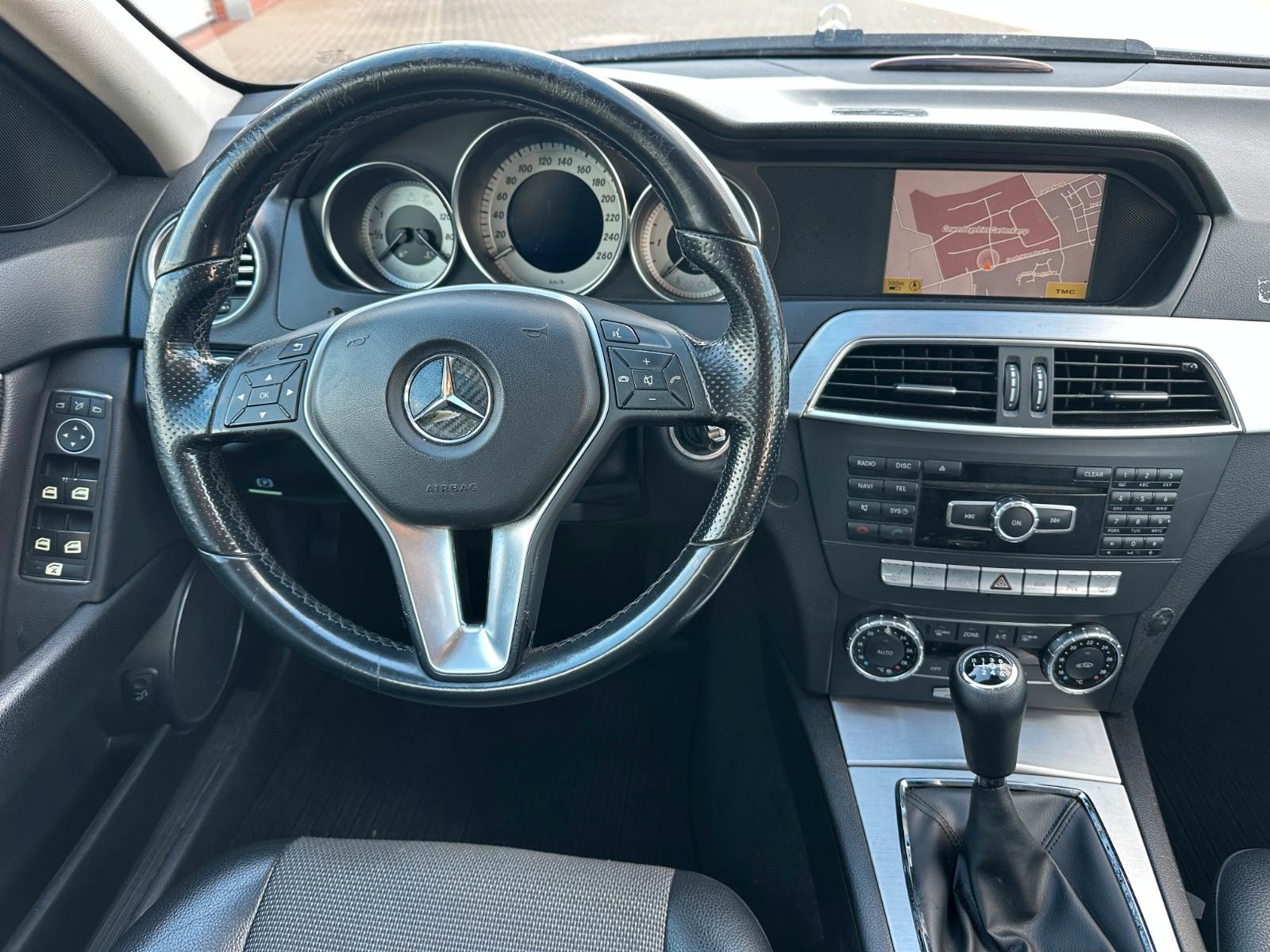Mercedes-Benz C200 2011 — photo 10