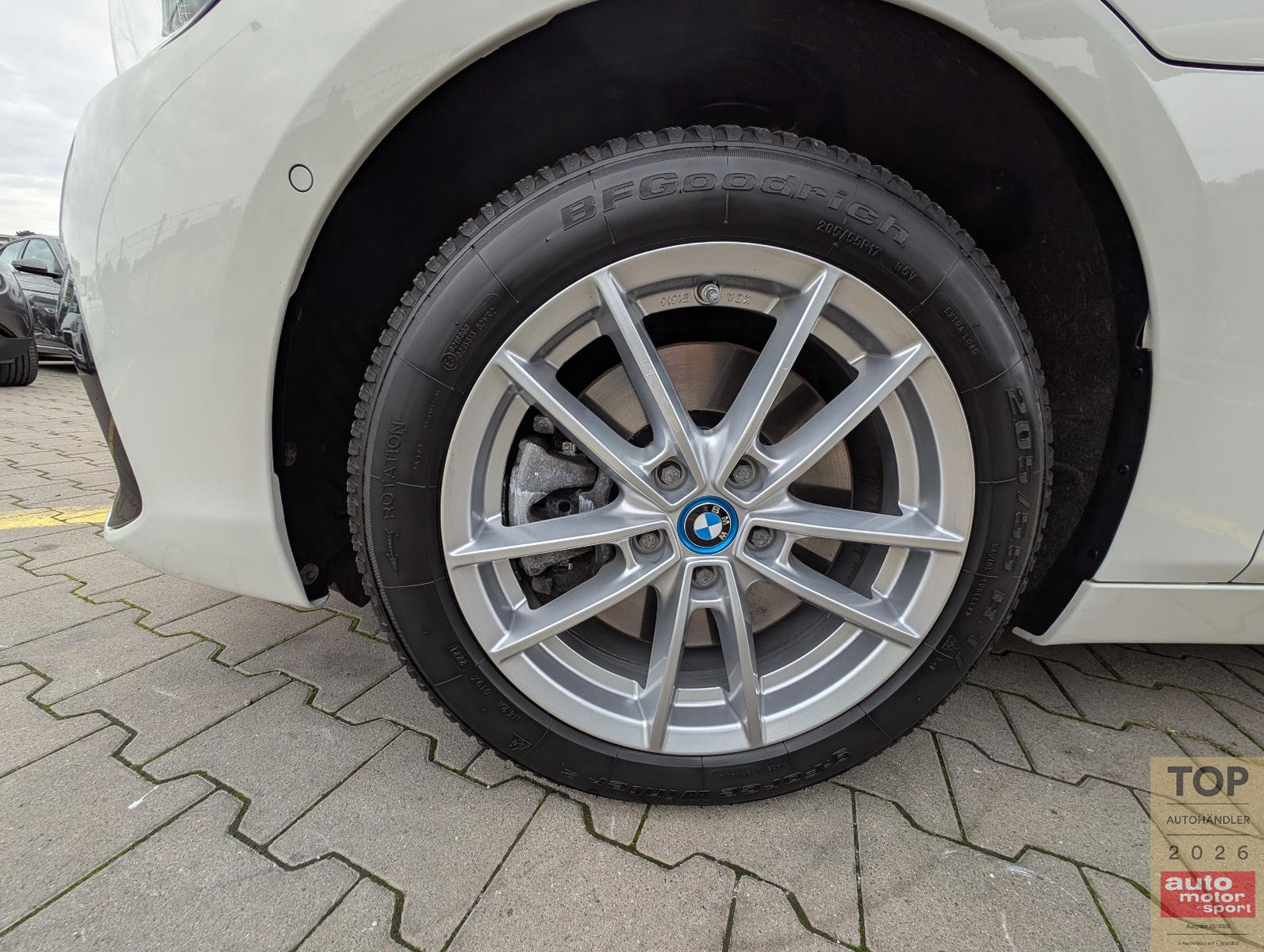 BMW 225xe Active Tourer Luxury-Line*ACC*AHK*PANO*HUD