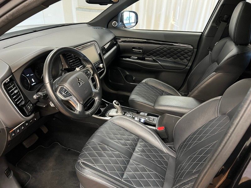 Fahrzeugabbildung Mitsubishi Outlander Plug-in Hybrid TOP 2.4 MIVEC 4WD
