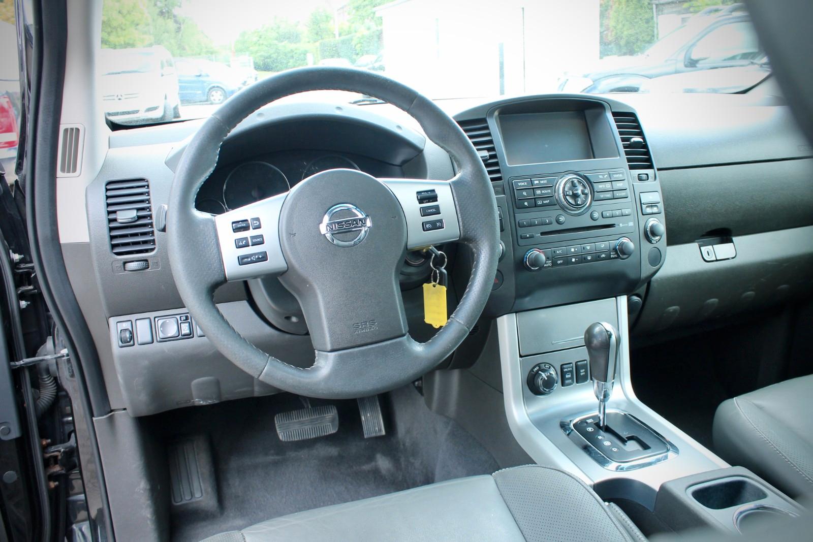 Nissan Navara 3.0 V6 dCi 231 ch BVA 4x4 / 184 000 km / Cuir brun / Toit ouvrant / Bose / Hardtop