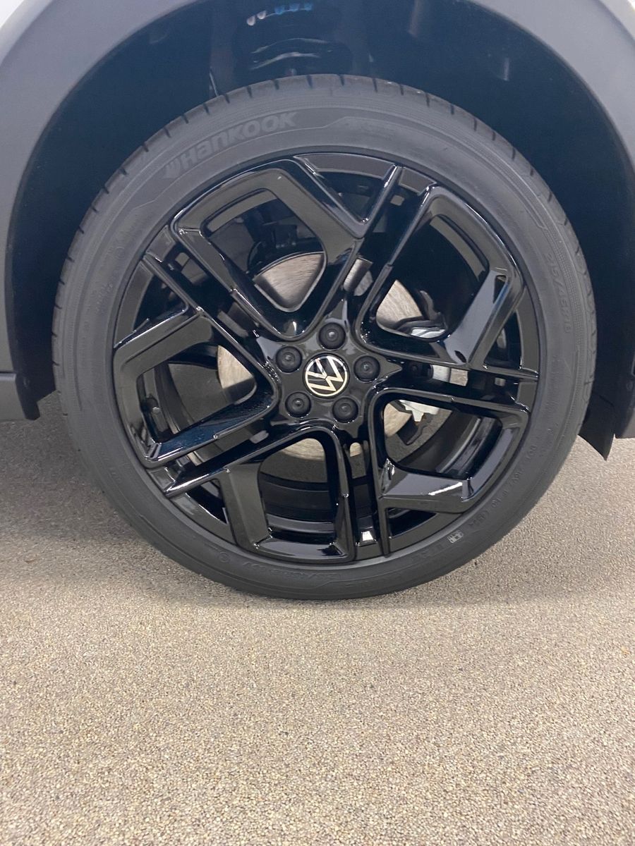 Fahrzeugabbildung Volkswagen Taigo 1.5 TSI DSG R-LINE+Black Style+ACC+Matrix+