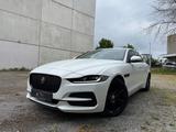 Jaguar XE SE AWD  Navi 204PS Kamera 1.HAND - Jaguar XE SE mit Diesel-Antrieb