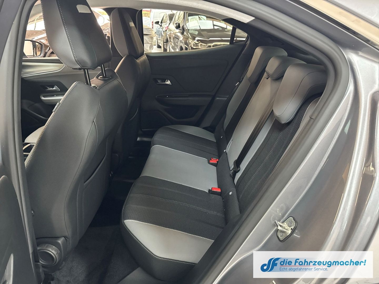 Fahrzeugabbildung Opel Mokka e Elegance Navi Digitales Cockpit LED ACC