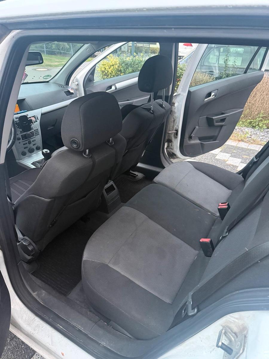 Opel Astra 2009 — photo 6