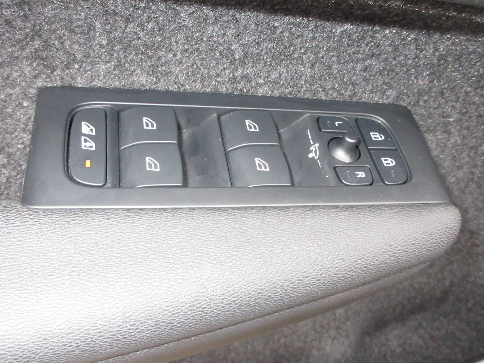 Fahrzeugabbildung Volvo C40 Ultimate Recharge Pure Electric AWD
