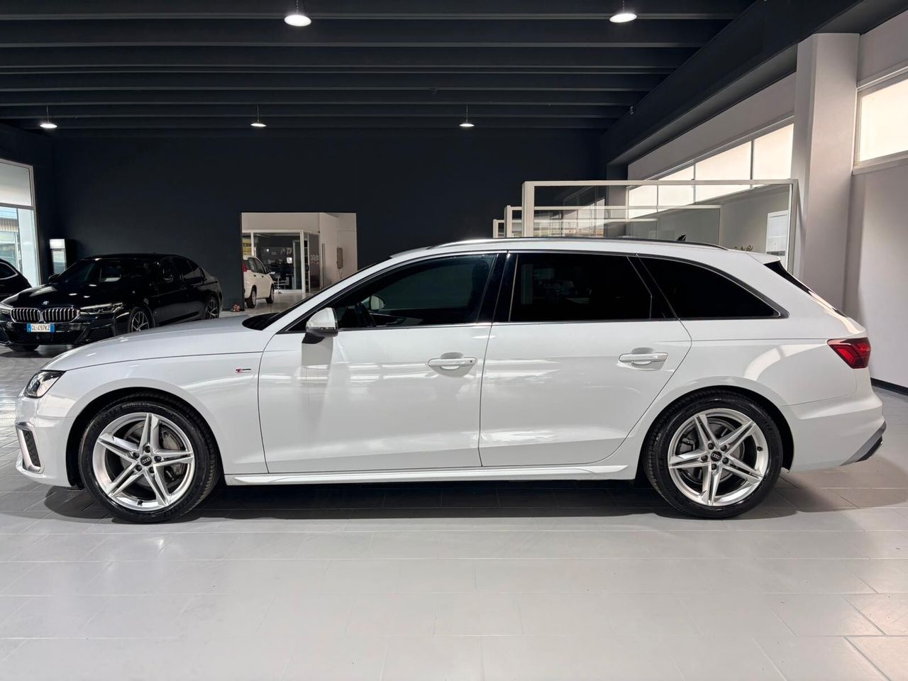 Audi A4 Avant 40 TDI S tronic line edition imagem 2