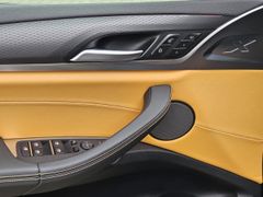 Fahrzeugabbildung X4 M Competition HUD AD Navi Digitales Cockpit M