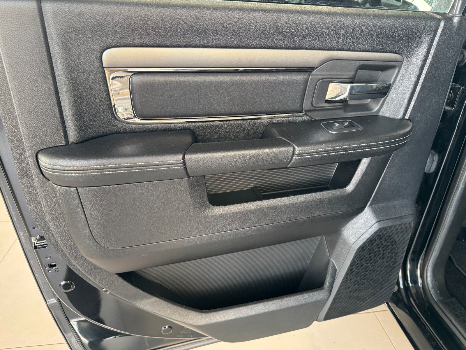 Fahrzeugabbildung Dodge RAM 5,7 Crew Cab Sport LPG 1Hand Deutsche EZ