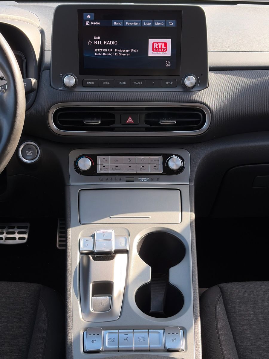 Fahrzeugabbildung Hyundai Kona Elektro SELECT ACC LKAS SHZ LHZ CAM CarPlay