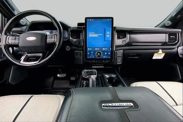 Ford F150 Lightning Platinum gr. Batterie im Vorlauf