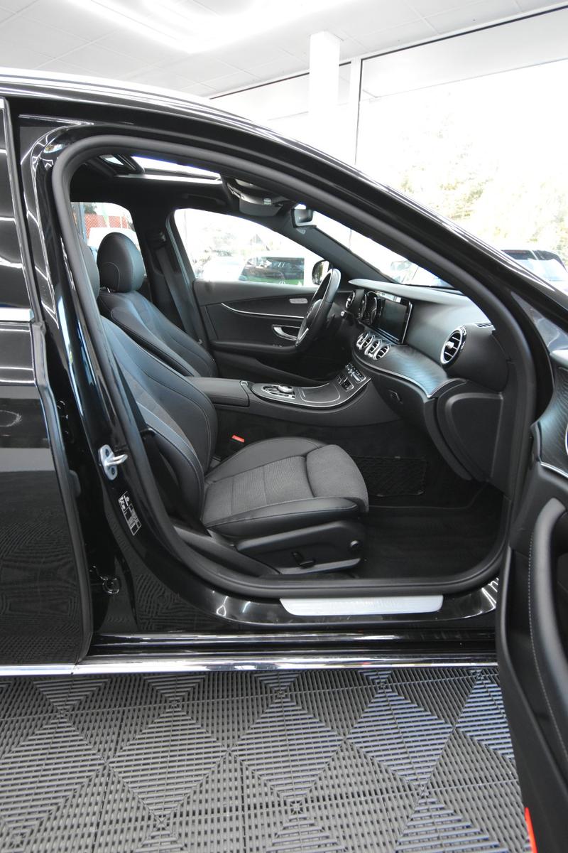 Mercedes-Benz E220d T-Modell LED SHZ RFK Glasdach Sportstyle