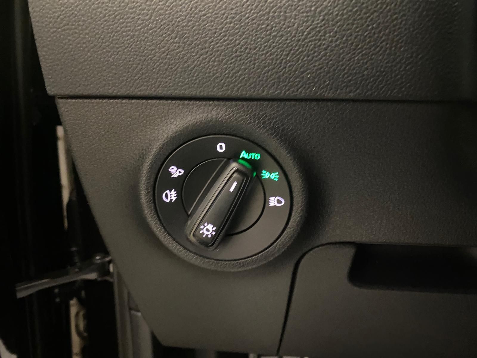 Fahrzeugabbildung SKODA Karoq 1.5 TSI SPORTLINE+MATRIX+ACC+AHK+APP+RFK++