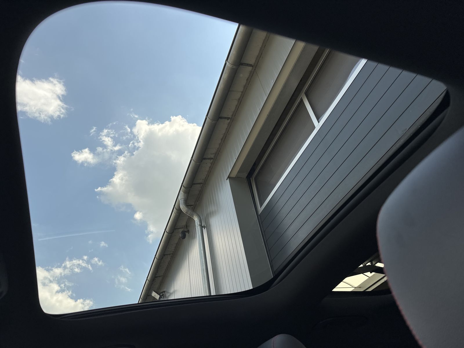 Fahrzeugabbildung Mercedes-Benz GLA 220d AMG Line NAV+MATRIX+KAMERA+PANO