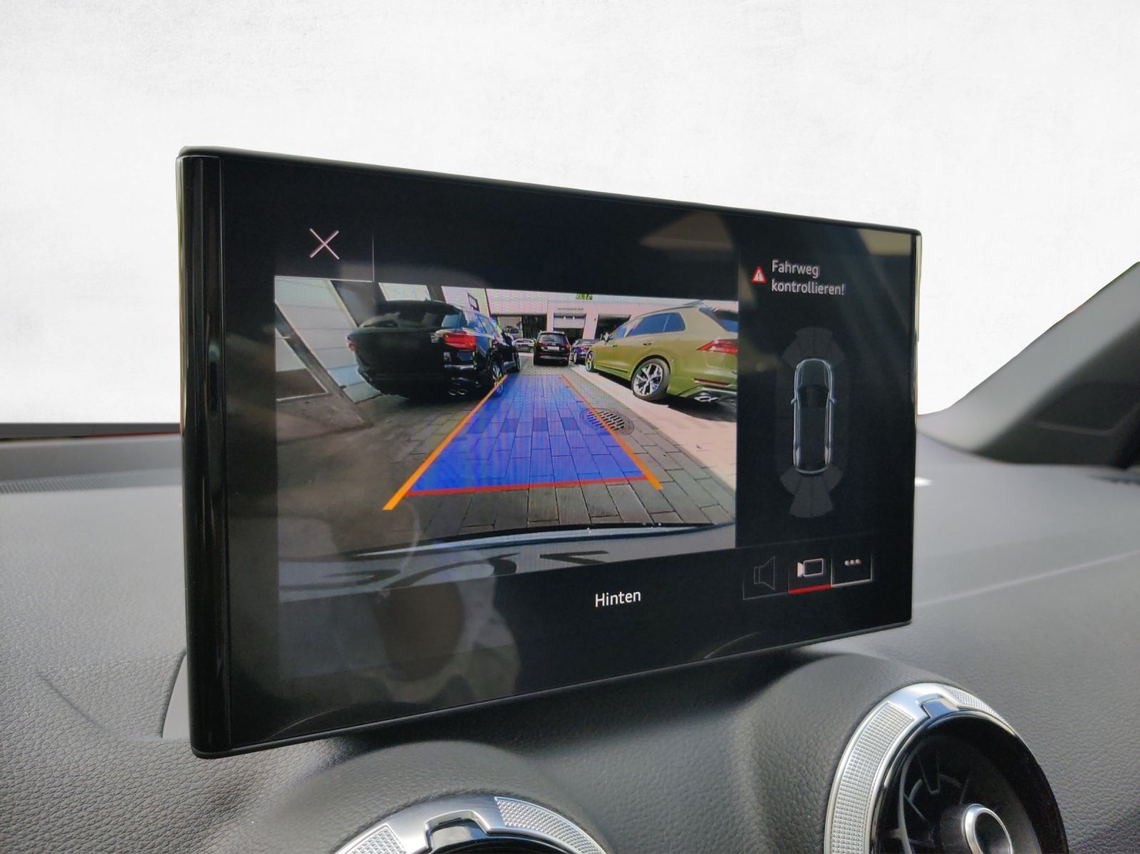 Audi SQ2 - Bild 11