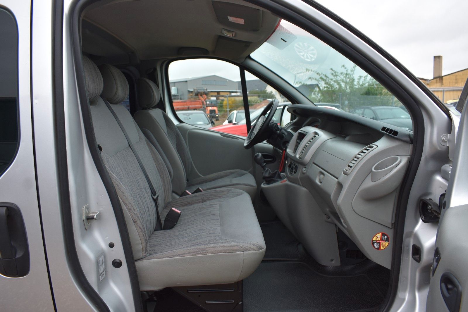 Fahrzeugabbildung Nissan Primastar Kombi L1H1 2.7t 9.Sitzer AHK Klima