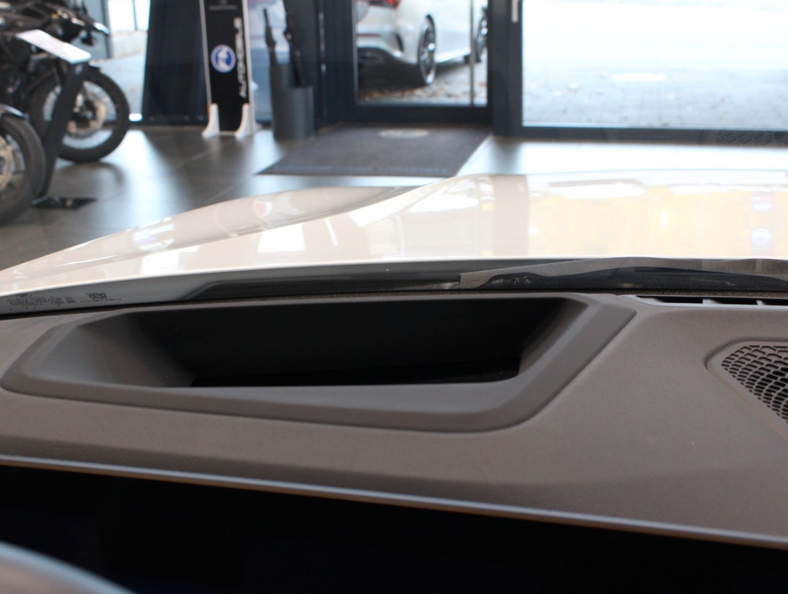 Fahrzeugabbildung BMW 320i LED*Standhzg*HUD*Memory*Harman Kardon