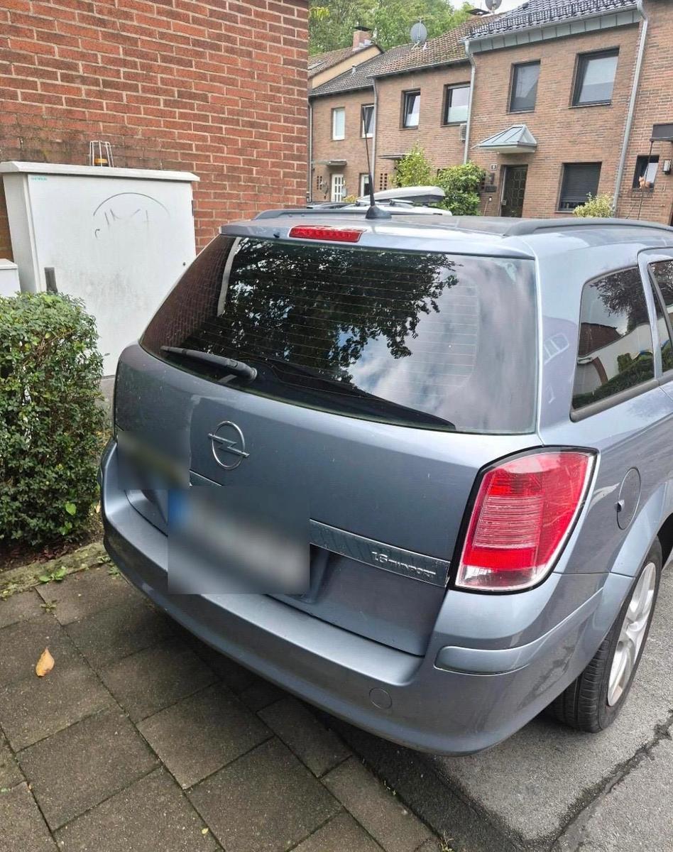 Opel Astra 2006 — салон
