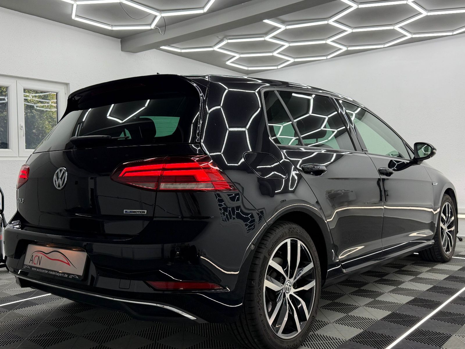 Fahrzeugabbildung Volkswagen Golf VII Lim. IQ.DRIVE BlueMotion/CAR PLAY/ACC