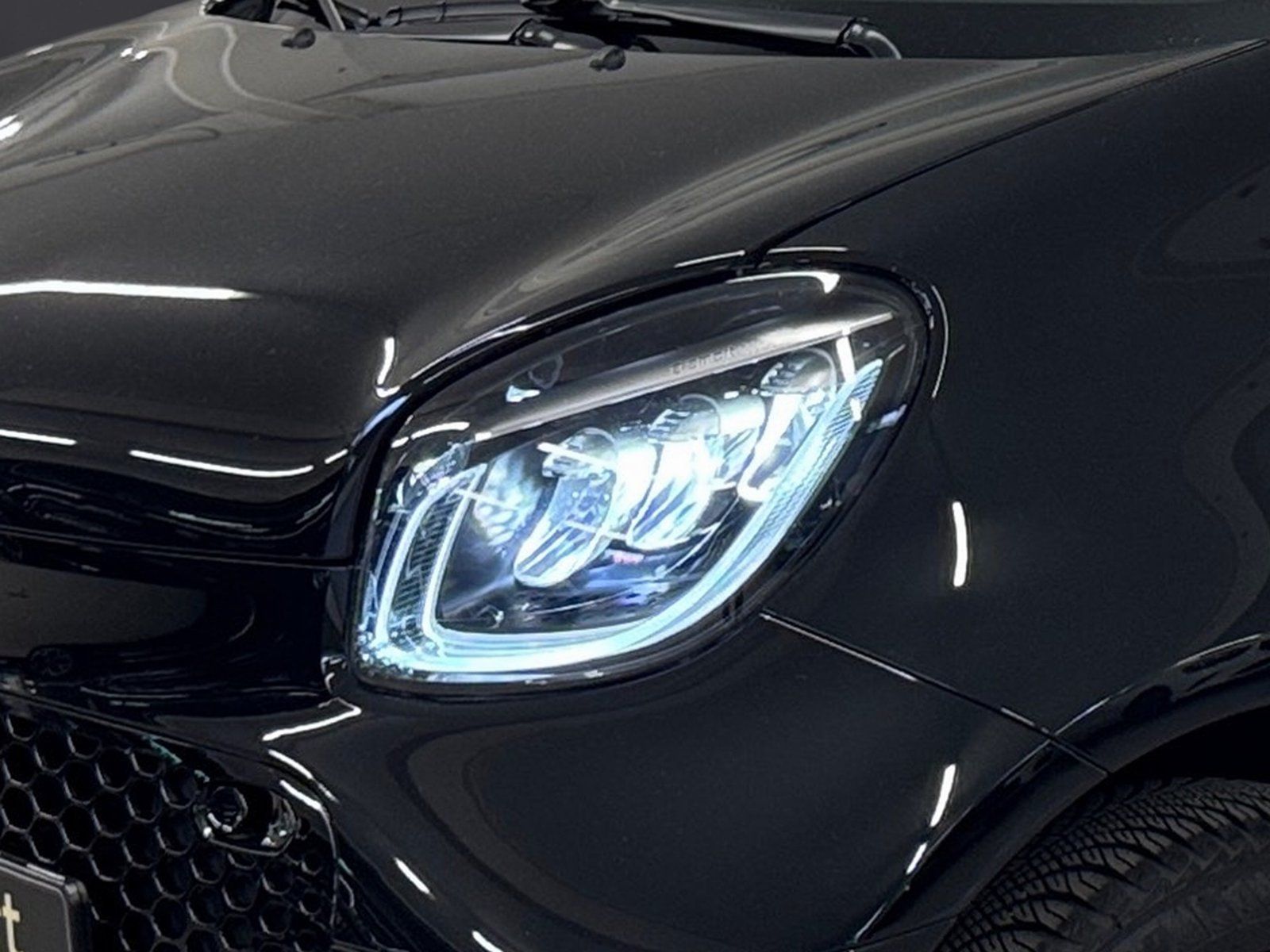Fahrzeugabbildung Smart smart EQ fortwo Exclusive*Pano*LED*Kamera*22kW*