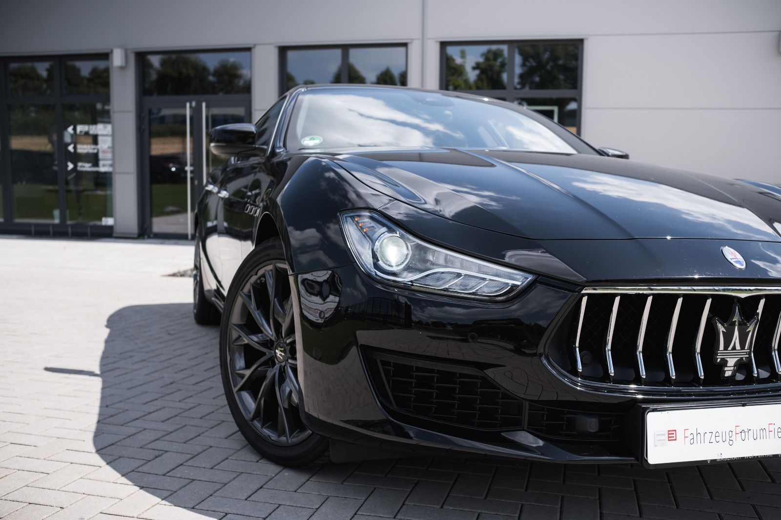 Fahrzeugabbildung Maserati Ghibli-Fahrassistenz Paket-Buisness-Paket -SD