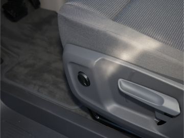 Volkswagen T7 Multivan Business 2.0 TDI DSG AHK Matrix