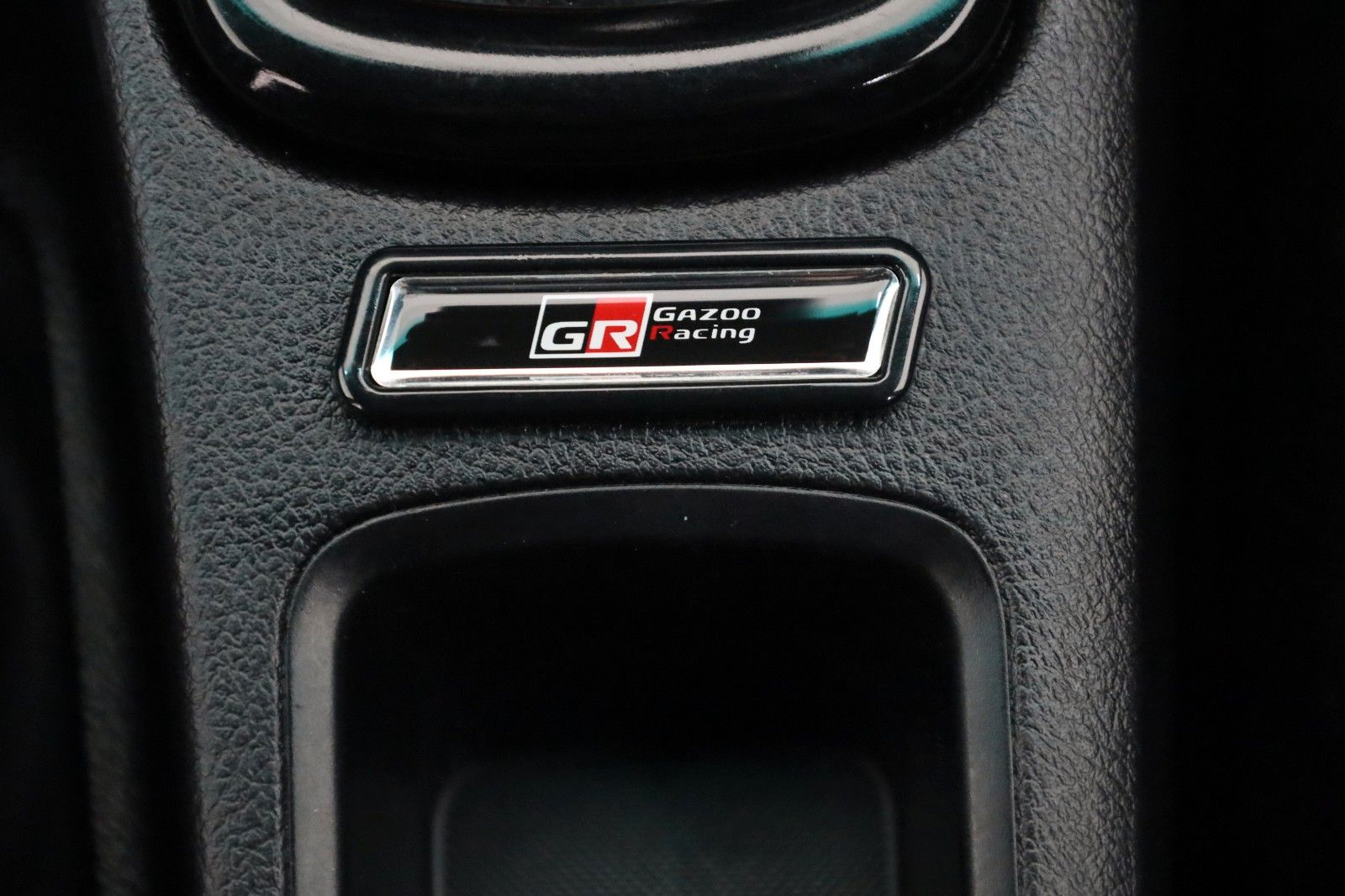 Fahrzeugabbildung Toyota Hilux 2.8 D-4D GR Sport,Alcant,.ACC,Rollo el,AHK