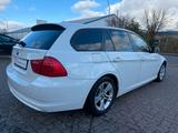 BMW 320 Baureihe 3 Touring 320i*TEMPOMAT*XENON*PDC* - BMW 320 aus 2012: 320i
