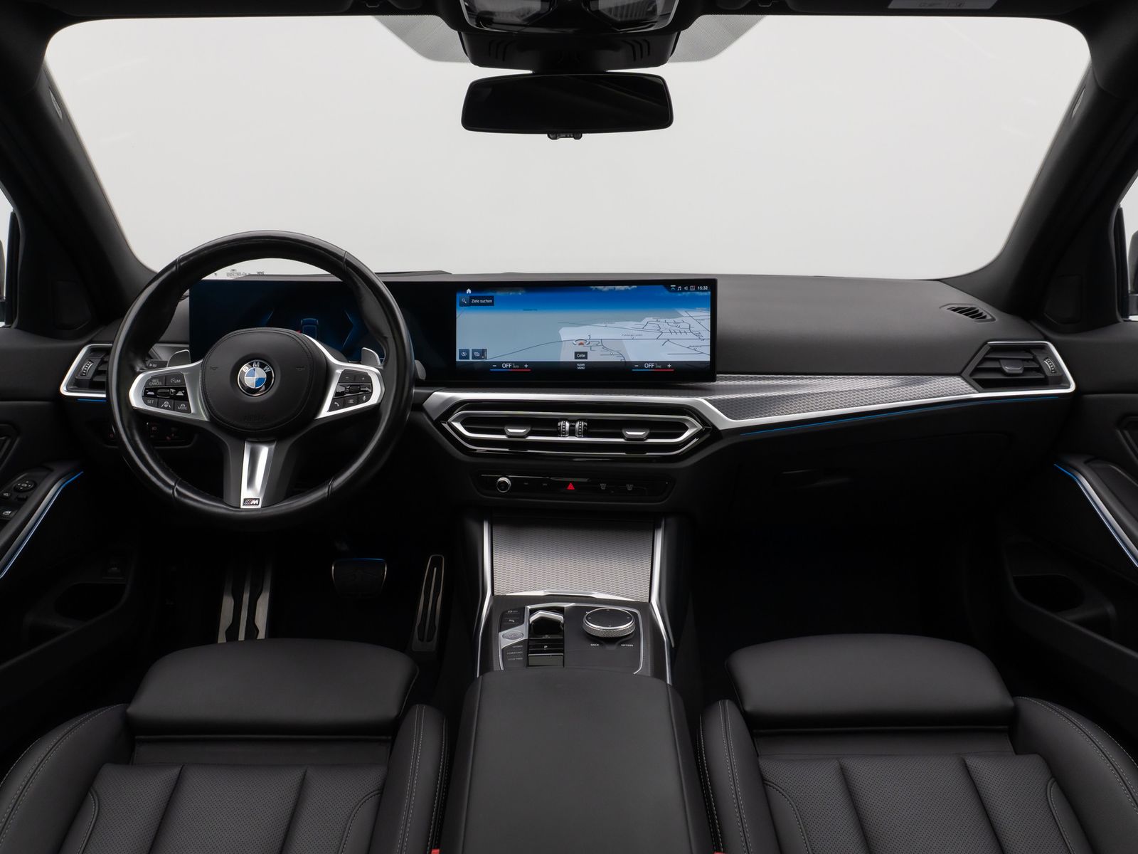 Fahrzeugabbildung BMW 318d M Sport Panorama Kamera HUD DAB HiFi AHK