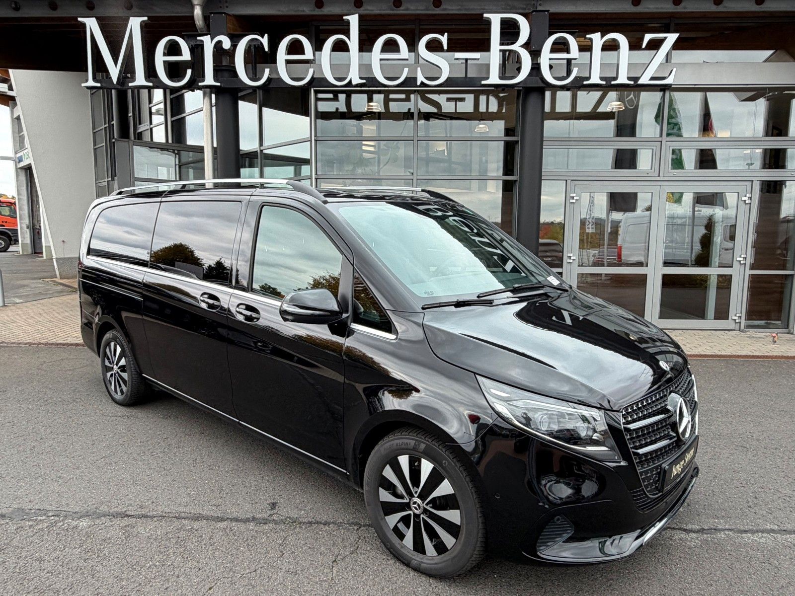 Fahrzeugabbildung Mercedes-Benz V 300 d AVANTGARDE Extralang 360Kamera Standh