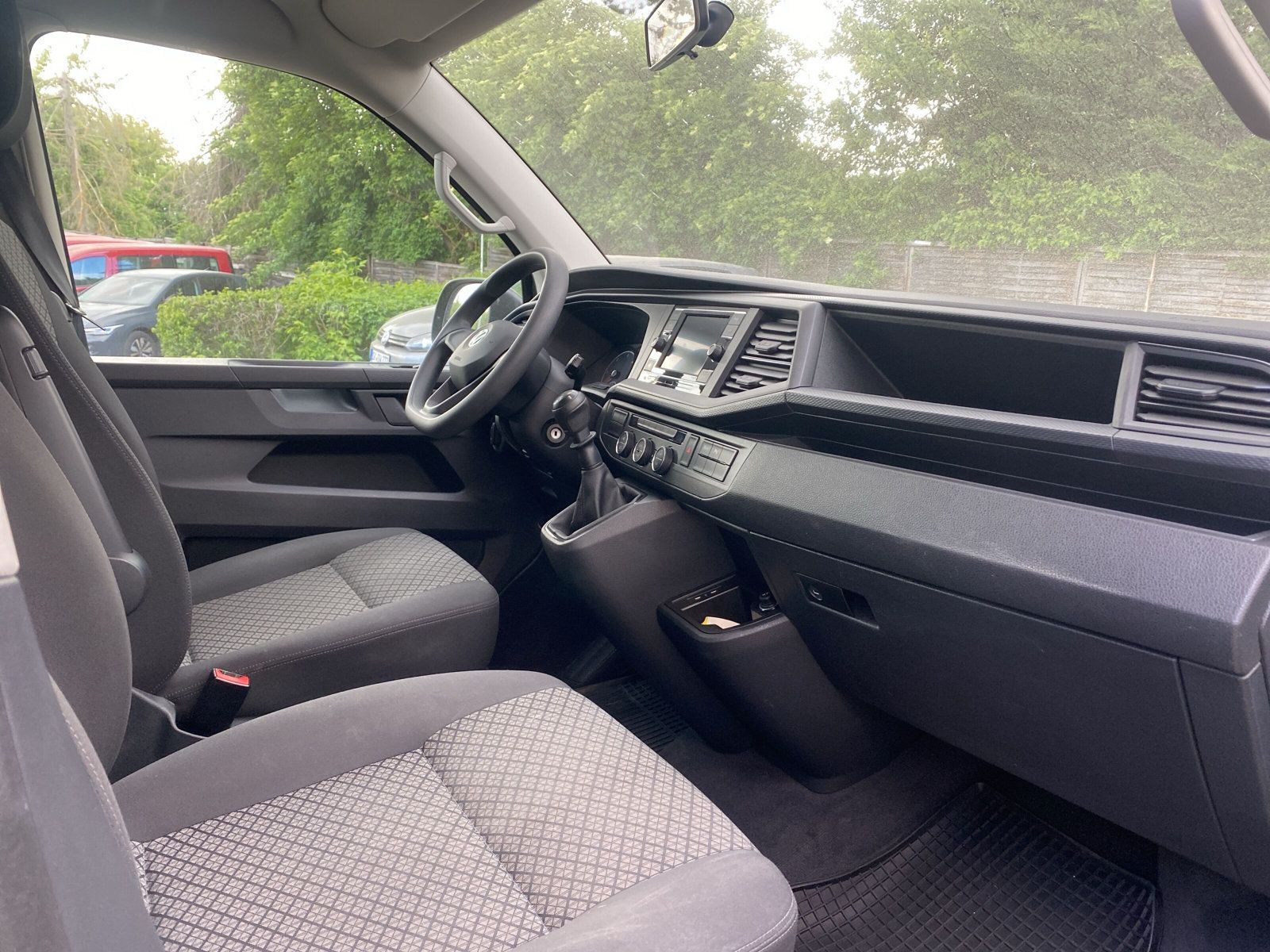 Fahrzeugabbildung Volkswagen T6 Multivan T6.1 2.0 TDI Trendline AHK