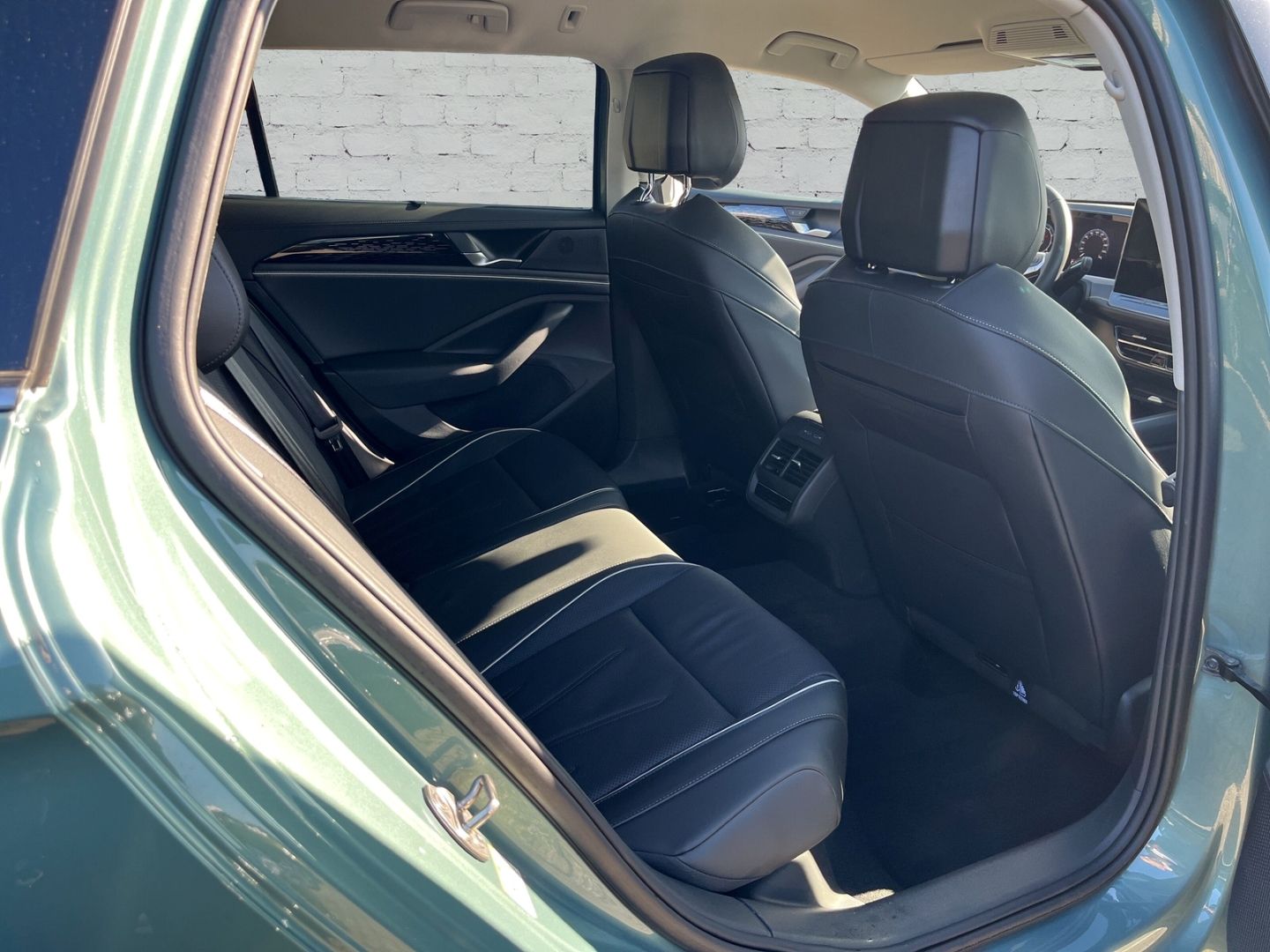 Volkswagen Passat Variant 1.5 eTSI DSG 3,99 % Business Navi foto 11