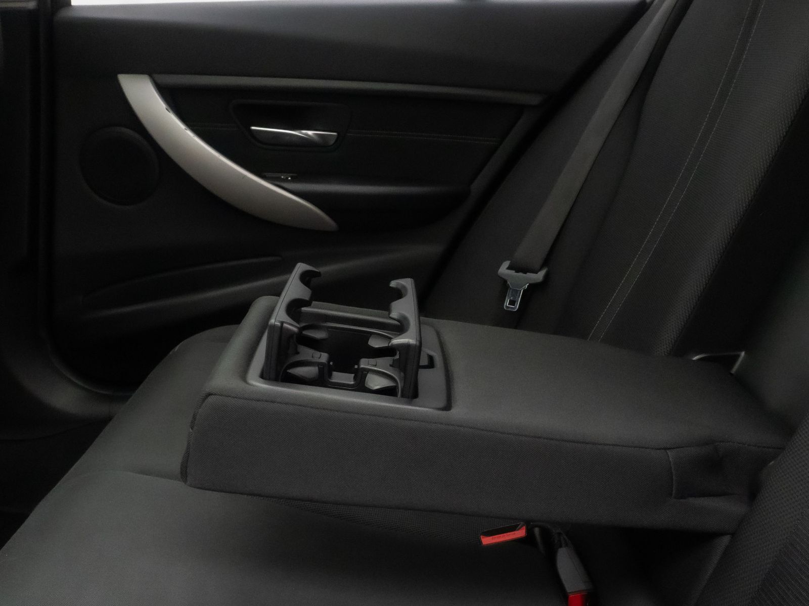 Fahrzeugabbildung BMW 320d GeschwindigReg PDC Panorama LED Sportsitz