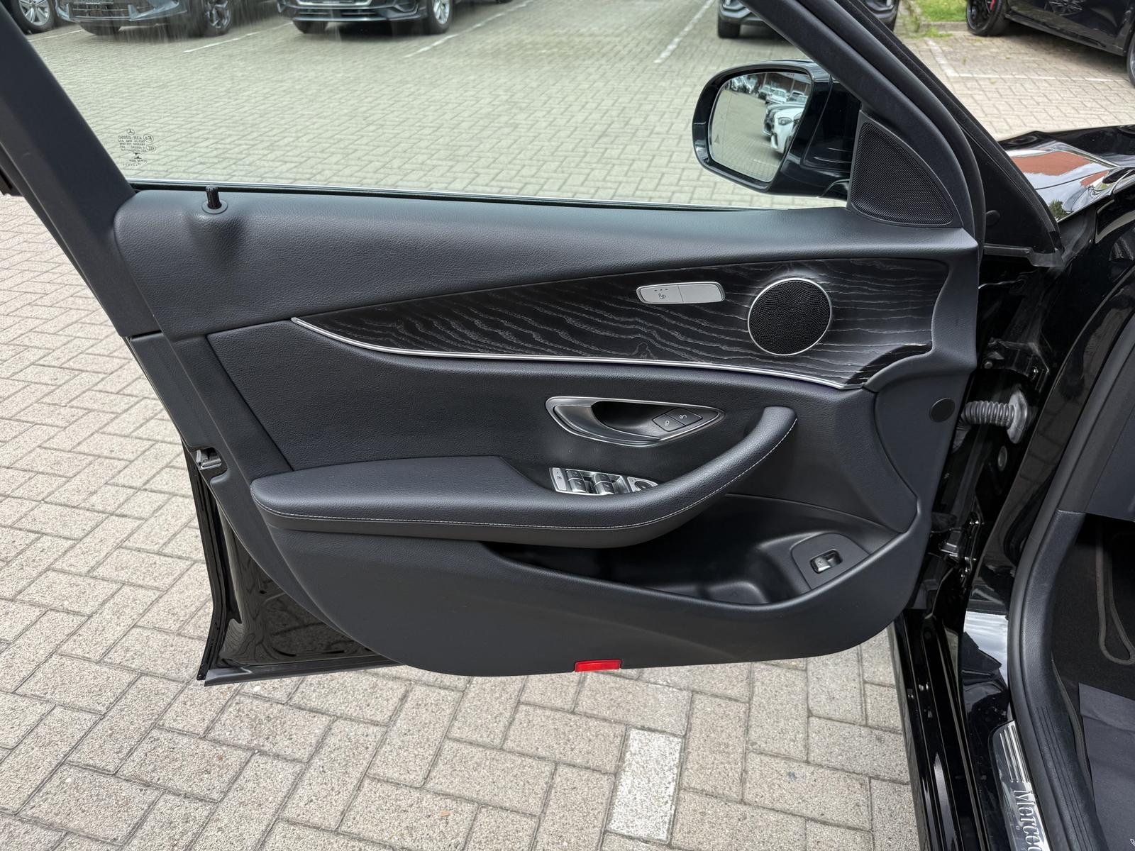 Mercedes-Benz E 200 d,T-M Avantgarde,T-Leder,R-Kam,Ambiente