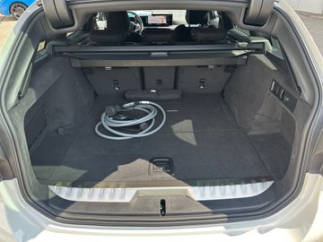 BMW 330e xDrive M Sportpaket Head-Up HiFi DAB LED